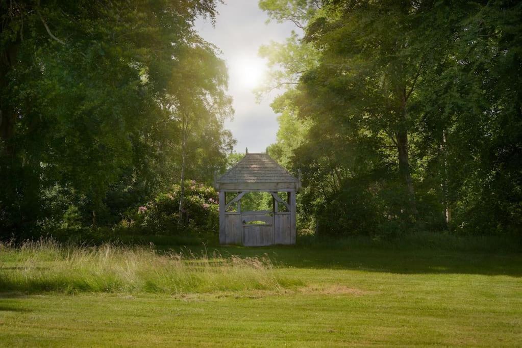 Idyllic 12 Bedroom Country Home Forres Exterior photo